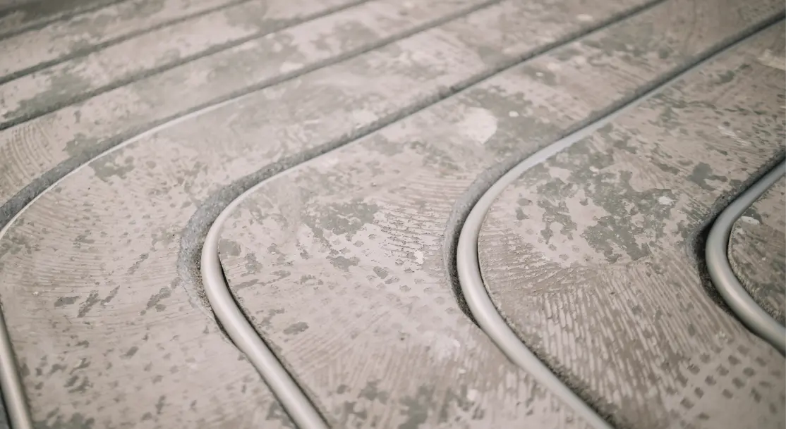 Heizkreise der Fräs-arbeiten mit Verlegung der Rohre